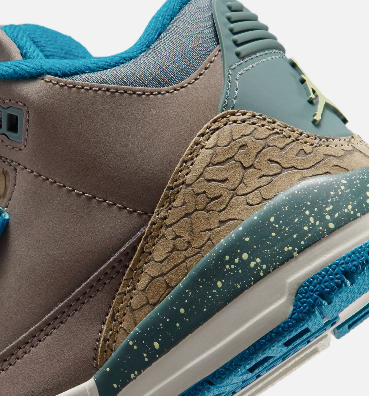 Air Jordan 3 Retro “Olive Grey” Preschool Shoes